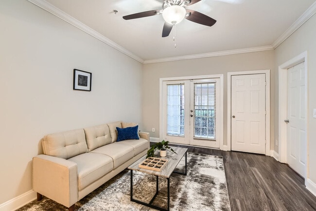 215 North Avenue NE