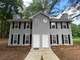 2012 Oakwood Dr in Stockbridge, GA - Building Photo