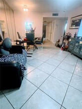 8590 Sunrise Lakes Blvd in Sunrise, FL - Building Photo - Building Photo