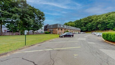 55 Wildman St in Danbury, CT - Building Photo - Building Photo