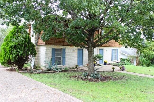 property at 3106 Catalina Dr