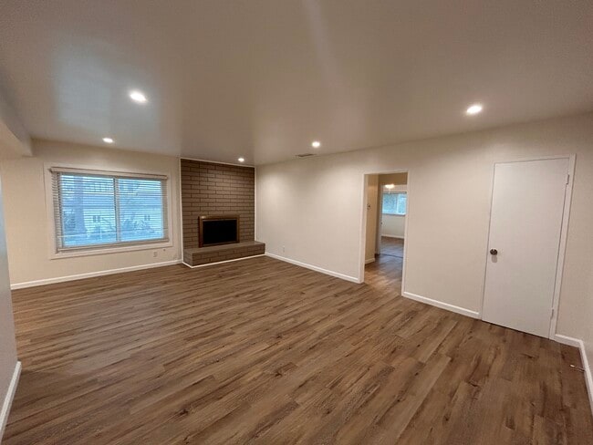 701 S Osage Ave, Unit 3 in Inglewood, CA - Foto de edificio - Building Photo