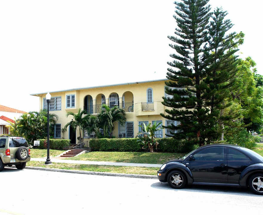 1512 Harrison St in Hollywood, FL - Building Photo