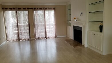433 Bryson Springs in Costa Mesa, CA - Building Photo - Building Photo