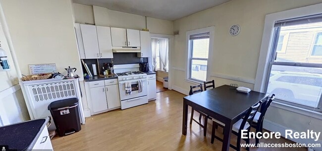 97 Kilsyth Rd, Unit 1 in Boston, MA - Building Photo - Building Photo