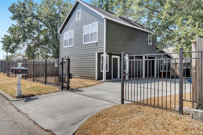 4809 McEwen St in Houston, TX - Foto de edificio - Building Photo