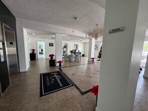 33 S Gulfstream Ave in Sarasota, FL - Foto de edificio - Building Photo