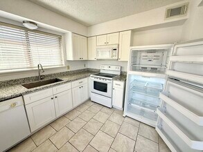 12100 Overbrook Ln in Houston, TX - Building Photo - Building Photo