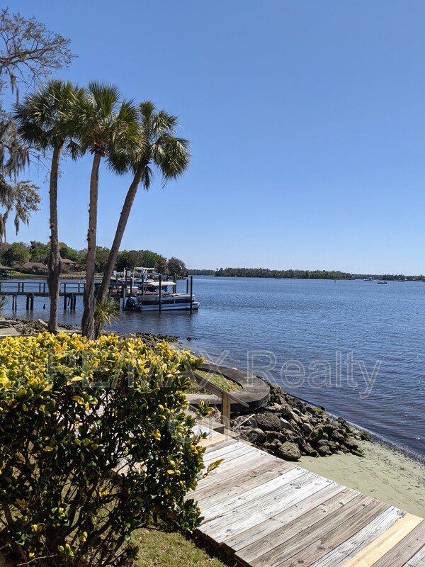 389 NW 14th Pl in Crystal River, FL - Building Photo - Building Photo