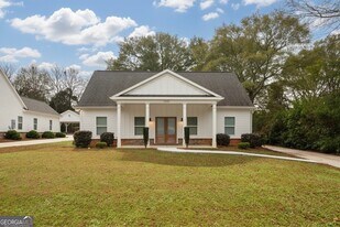 1020 Bell Cir in Madison, GA - Building Photo