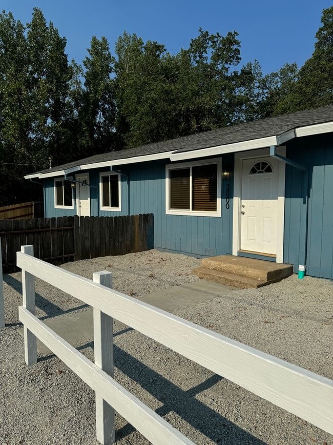 3000-3002 West St in Shasta Lake, CA - Building Photo - Building Photo