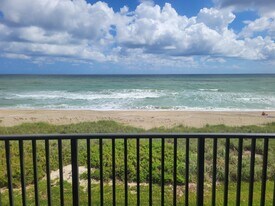10152 S Ocean Dr in Jensen Beach, FL - Building Photo
