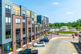 State Street Riverfront in Cedar Falls, IA - Foto de edificio - Building Photo