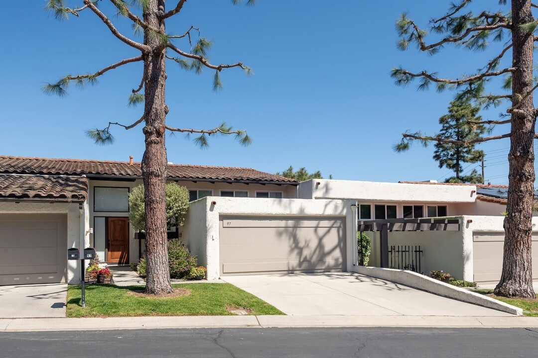 97 Cypress Way in Rolling Hills Estates, CA - Building Photo