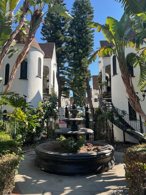 1116 E Lexington Dr in Glendale, CA - Building Photo