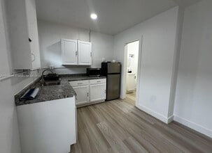 6633 Coconut Dr in Miramar, FL - Building Photo - Building Photo