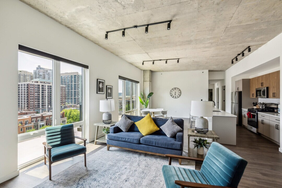 411 W Chicago Ave in Chicago, IL - Foto de edificio