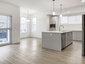 679 SouthPoint Heath SW in Airdrie, AB - Building Photo - Building Photo