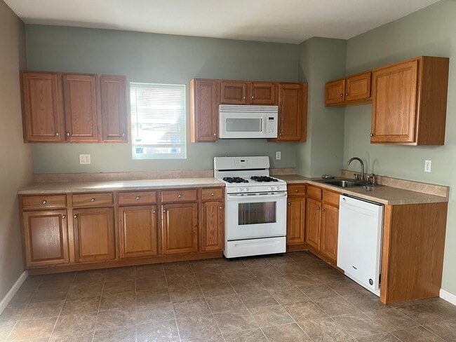 1021 W 4th St, Unit 1 in Erie, PA - Building Photo - Building Photo