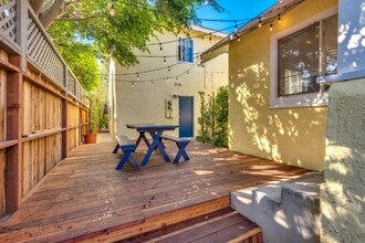 1208 Electric Ave in Los Angeles, CA - Foto de edificio - Building Photo