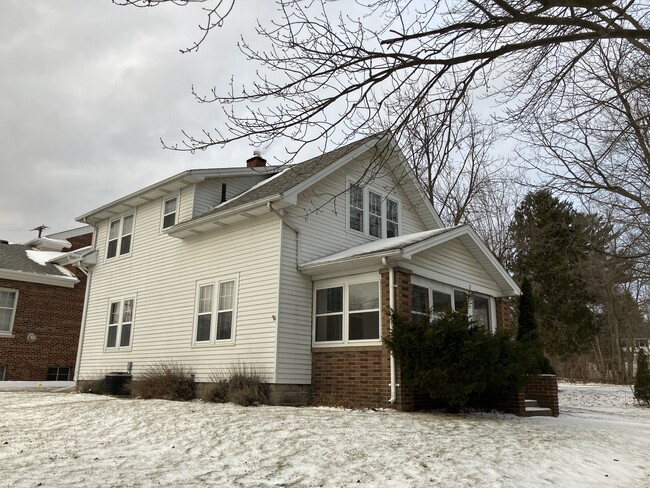 222 N Court St in Howell, MI - Foto de edificio - Building Photo