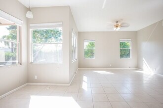 109 Black Olive Crescent in Royal Palm Beach, FL - Building Photo - Building Photo