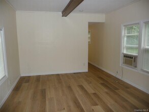 19 1st St in Deer Park, NY - Building Photo - Building Photo