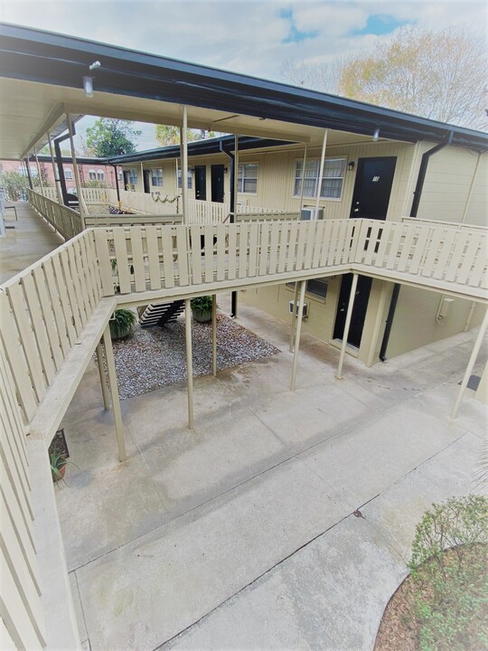 French Courtyard in Jacksonville, FL - Building Photo