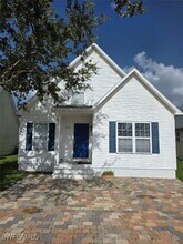 250 Leawood Cir in Naples, FL - Building Photo - Building Photo