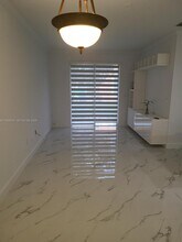 7200 NW 177th St in Hialeah, FL - Foto de edificio - Building Photo