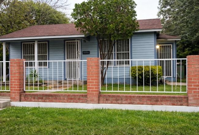 property at 1323 Lamar St