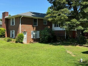 901 4th Ave NE in Jacksonville, AL - Building Photo - Building Photo