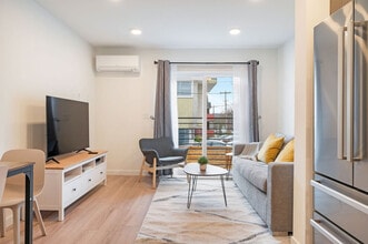 4322 Winslow Pl N, Unit SI ID1035998P in Seattle, WA - Building Photo - Building Photo