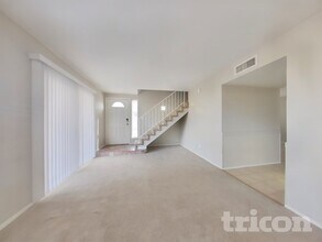 1406 E Kerry Ln in Phoenix, AZ - Building Photo - Building Photo