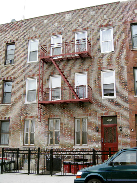 384 E 34th St in Brooklyn, NY - Foto de edificio