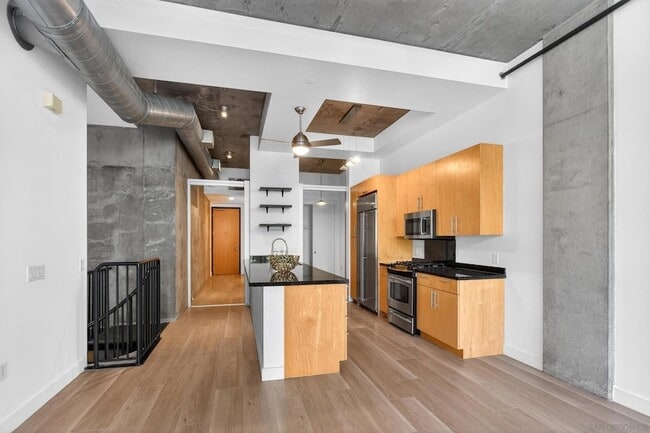 1025 Island Ave, Unit 202 in San Diego, CA - Foto de edificio - Building Photo