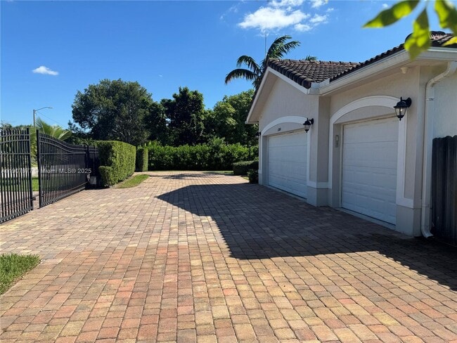 12800 SW 222nd St in Goulds, FL - Building Photo - Building Photo