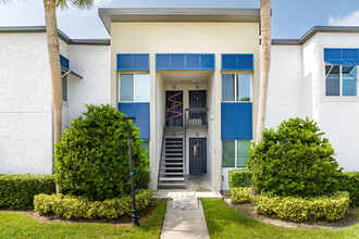 Lakeside Villas in Orlando, FL - Building Photo - Building Photo