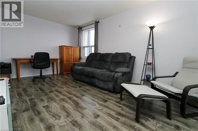 200 Jamieson Pkwy in Cambridge, ON - Building Photo - Building Photo