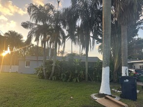 14920 N Spur Dr in Miami, FL - Building Photo - Building Photo