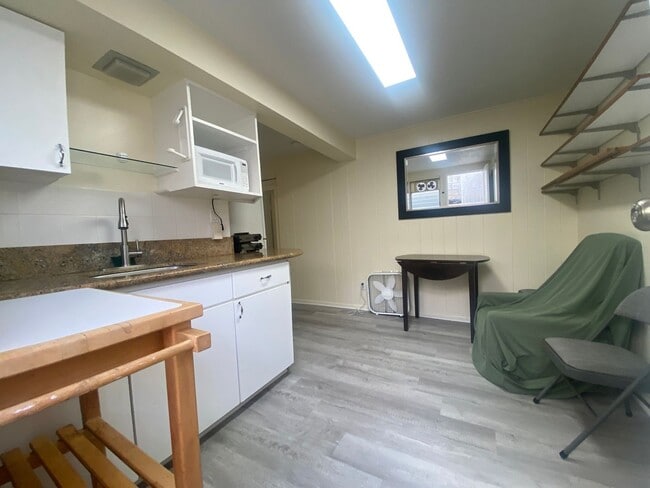 1382 Frank St in Honolulu, HI - Building Photo - Building Photo