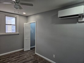 326 Roselyn St in Philadelphia, PA - Building Photo