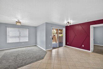 1150 N Buffalo Dr in Las Vegas, NV - Building Photo - Building Photo