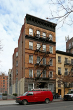 313 W 17 Street in New York, NY - Building Photo - Building Photo