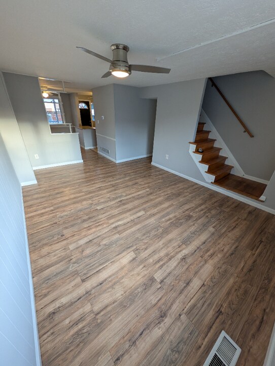 4035 St Monica Dr in Dundalk, MD - Foto de edificio