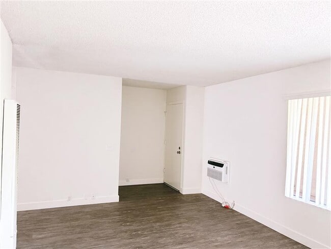 Stoneridge Apartments in Bellflower, CA - Foto de edificio - Building Photo