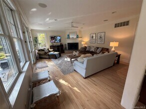 2465 Fairway Dr in Cutchogue, NY - Building Photo - Building Photo