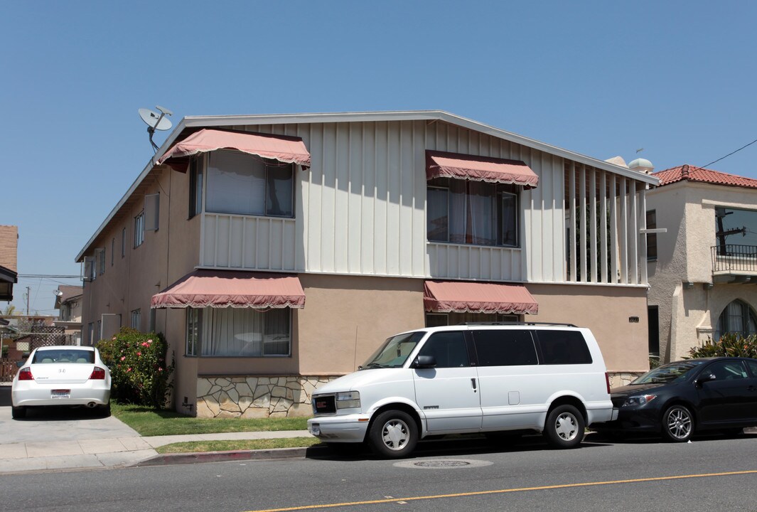 3037 E 4th St in Long Beach, CA - Building Photo