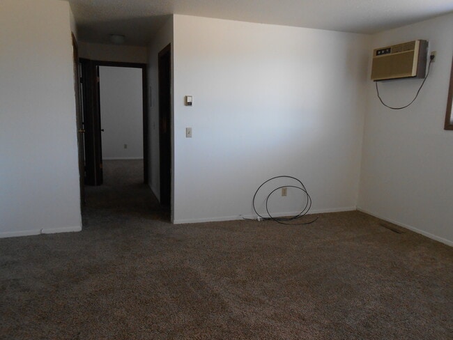 1007 13th Ave W, Unit 4 in Williston, ND - Building Photo - Building Photo