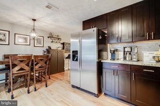 8280 Wold Den Ct in Springfield, VA - Building Photo - Building Photo